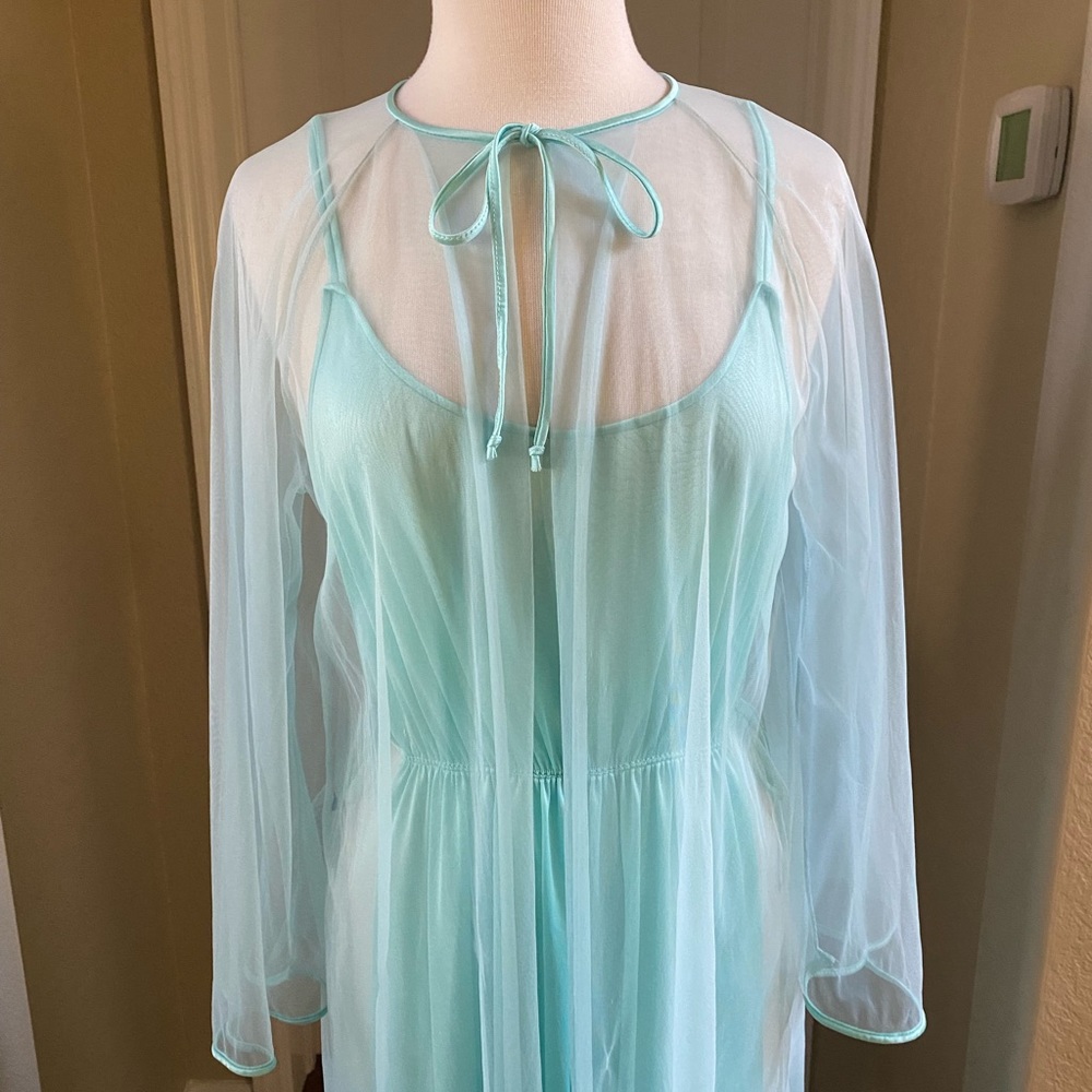 Vintage Peignoir Negligee Set - Picture 2 of 15